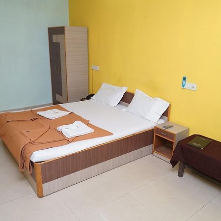 Hotel Umesh Daman Extérieur photo