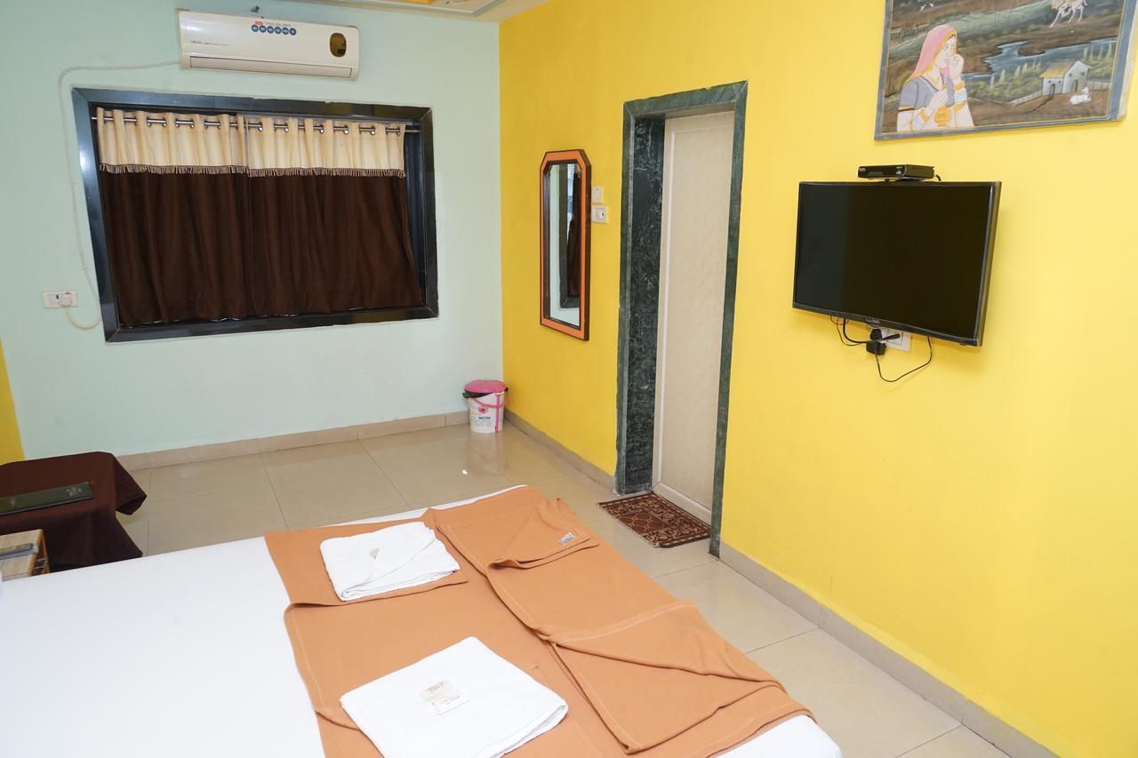 Hotel Umesh Daman Extérieur photo
